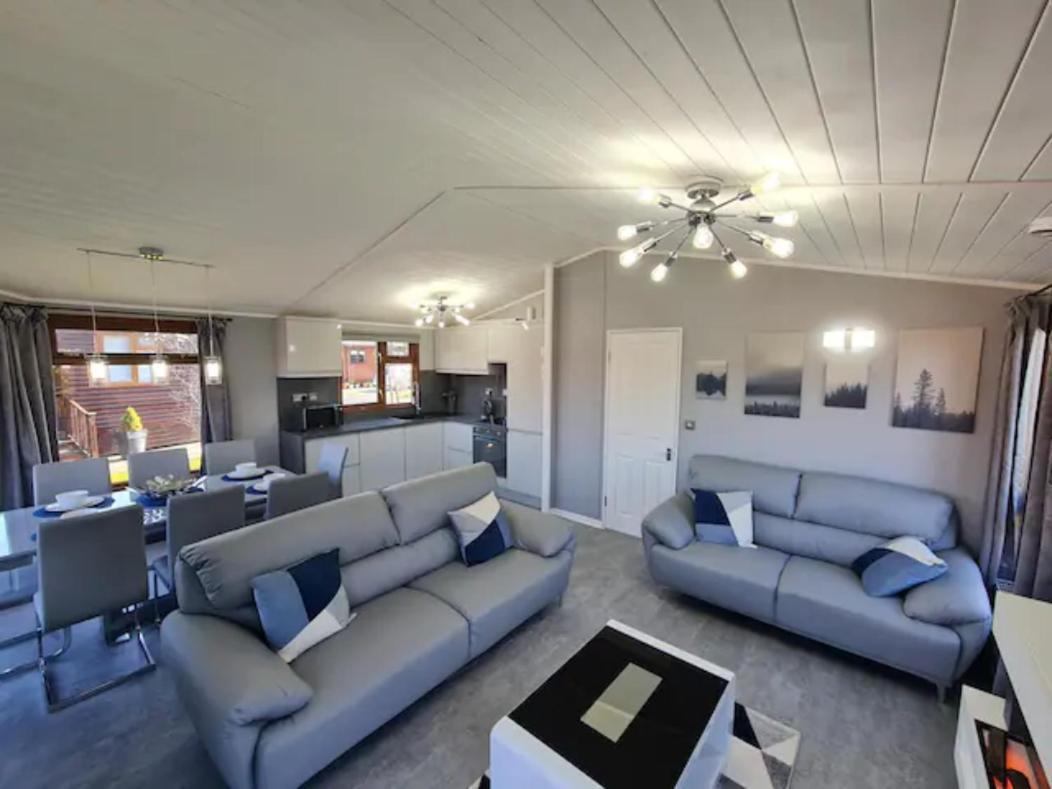 4 Bed Luxury Lodge With Hot Tub Near Lake District Warton Eksteriør billede