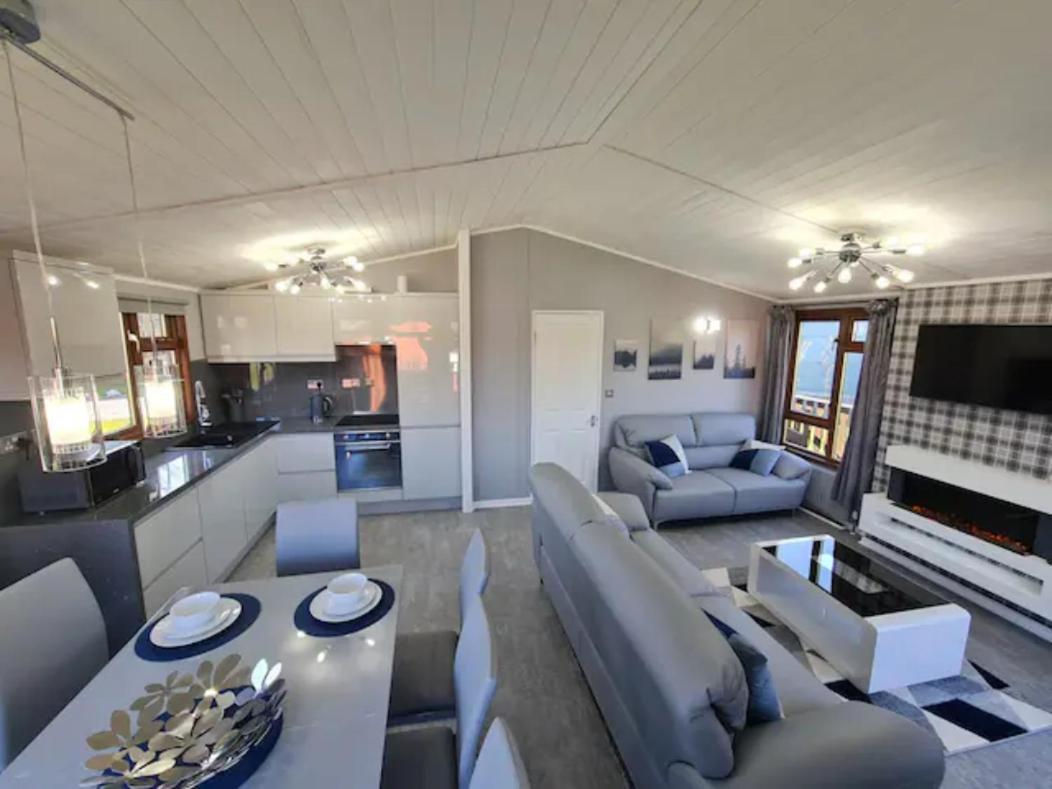 4 Bed Luxury Lodge With Hot Tub Near Lake District Warton Eksteriør billede