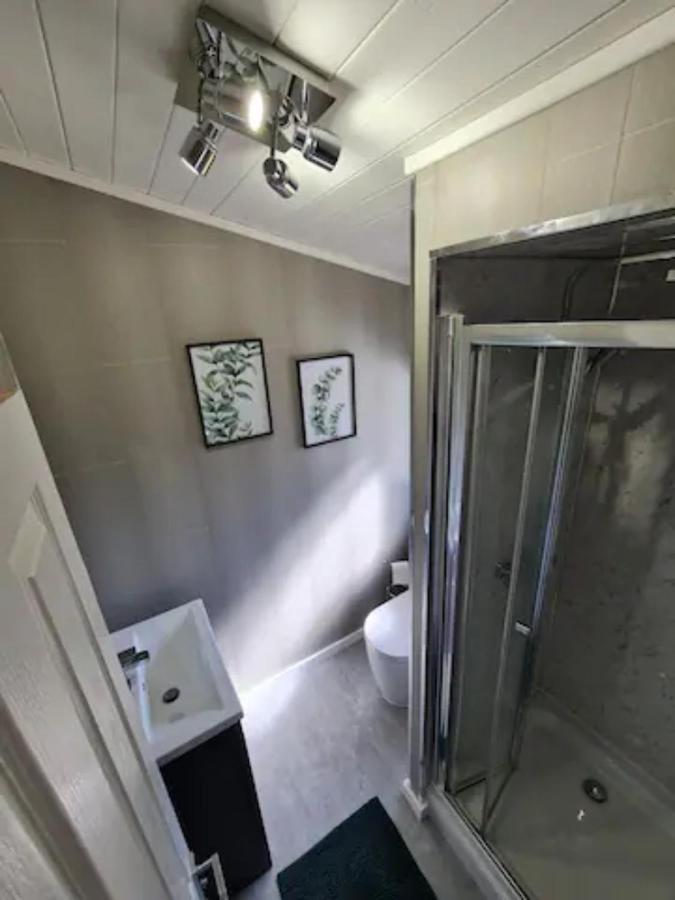 4 Bed Luxury Lodge With Hot Tub Near Lake District Warton Eksteriør billede