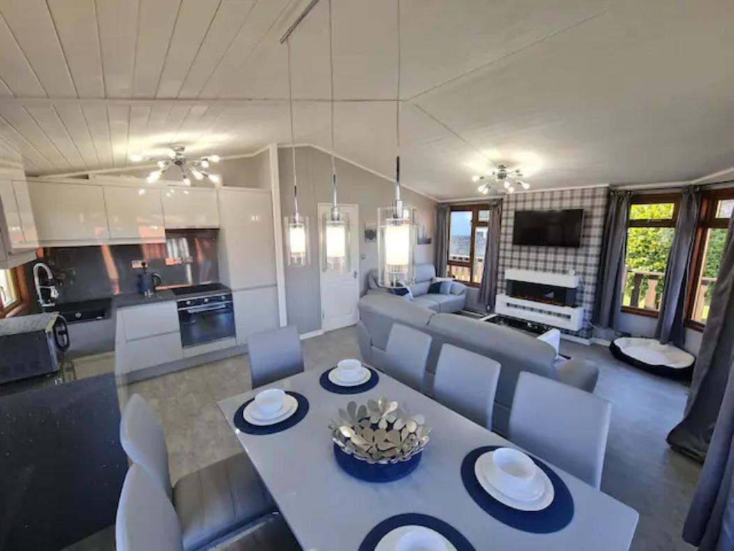 4 Bed Luxury Lodge With Hot Tub Near Lake District Warton Eksteriør billede