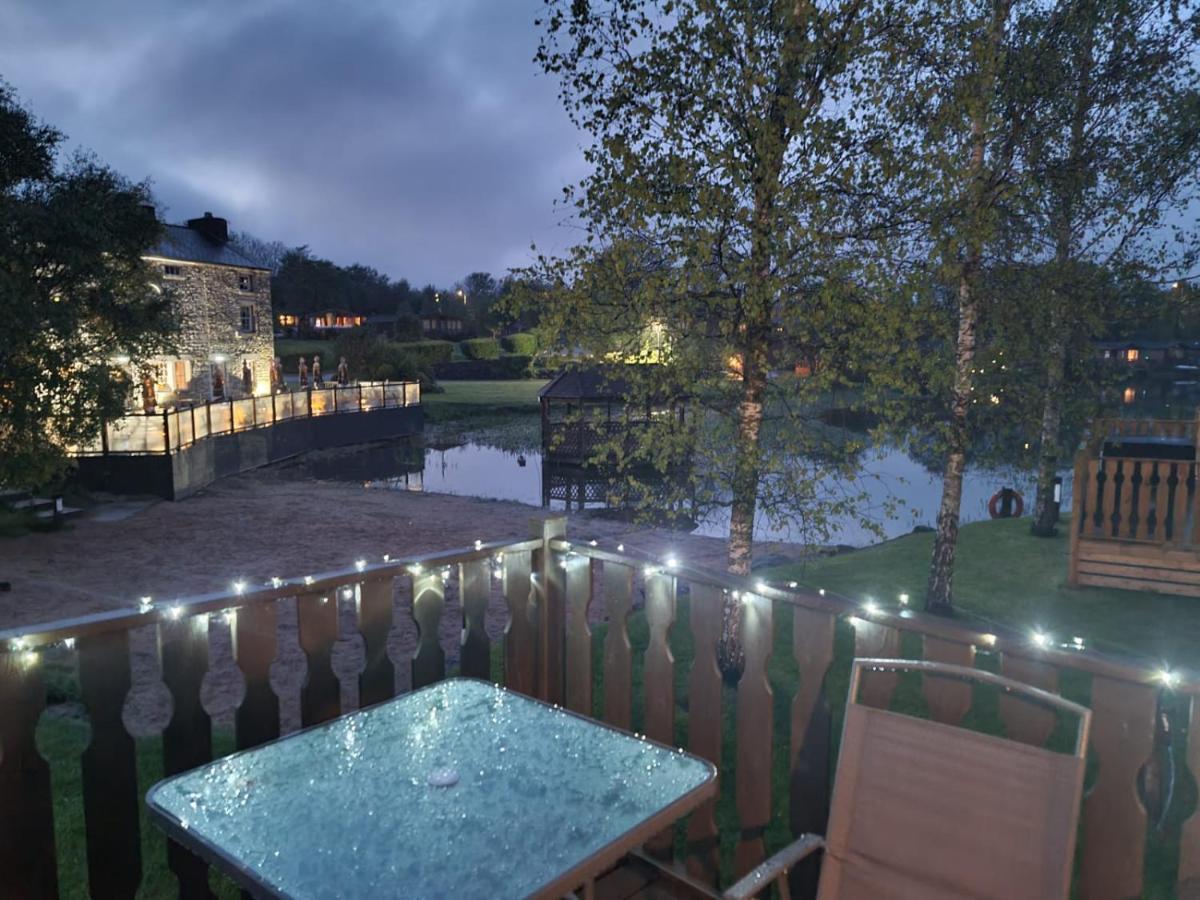 4 Bed Luxury Lodge With Hot Tub Near Lake District Warton Eksteriør billede