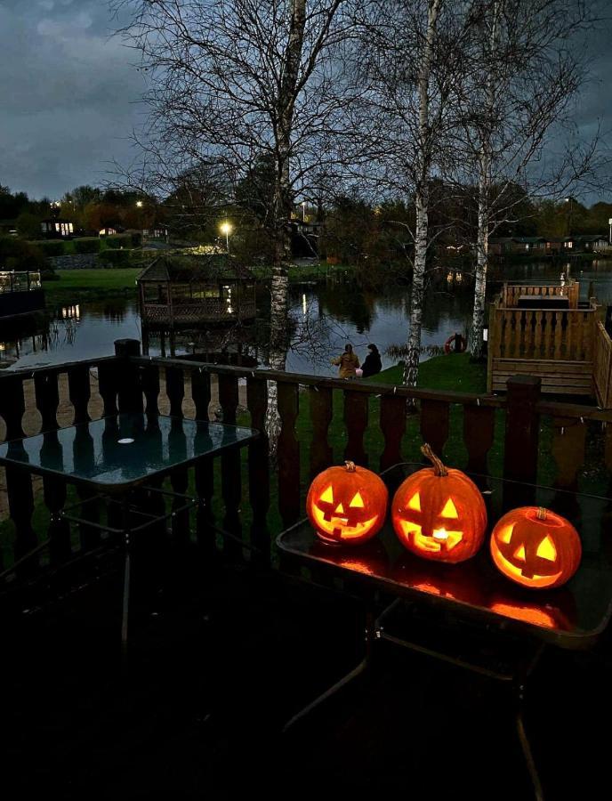 4 Bed Luxury Lodge With Hot Tub Near Lake District Warton Eksteriør billede