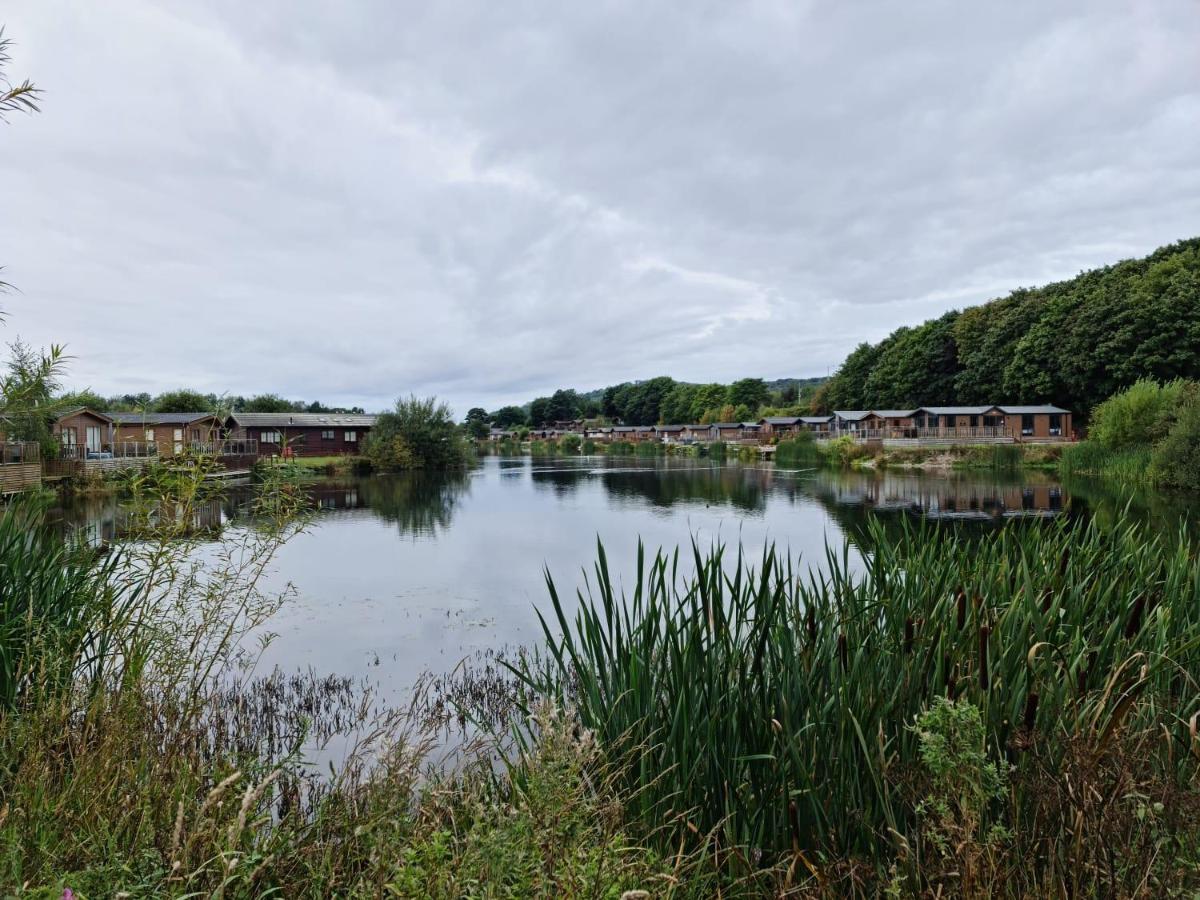 4 Bed Luxury Lodge With Hot Tub Near Lake District Warton Eksteriør billede