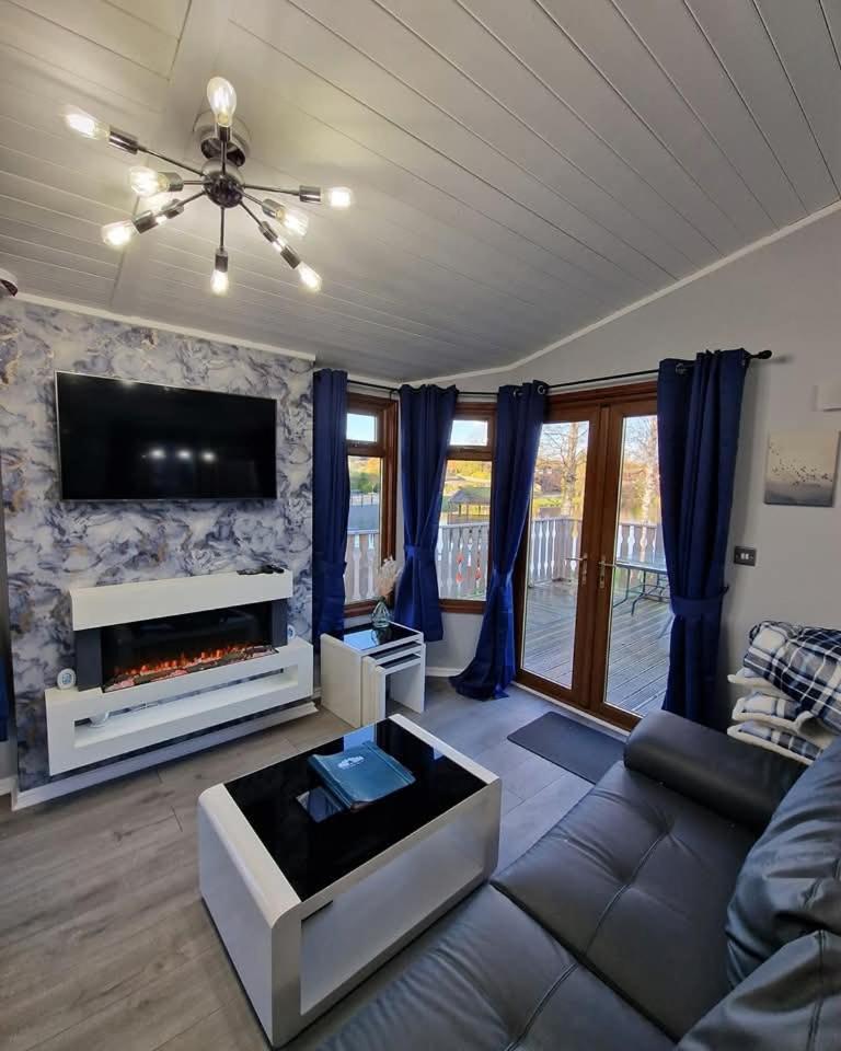 4 Bed Luxury Lodge With Hot Tub Near Lake District Warton Eksteriør billede